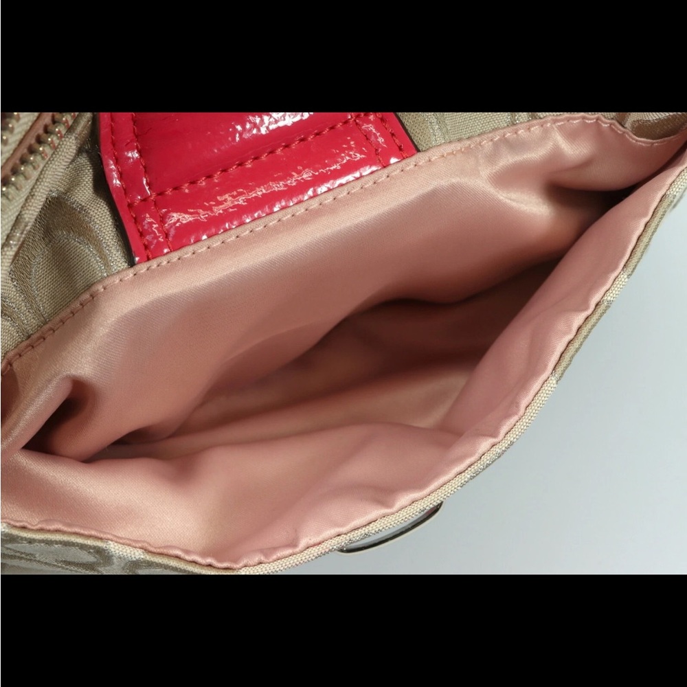 Coach Beige Signature Shoulder Bag with pink Trim - Picture 7 of 8
